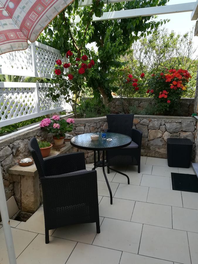 Apartment Neno - Terrace & Parking Veli Losinj Ngoại thất bức ảnh